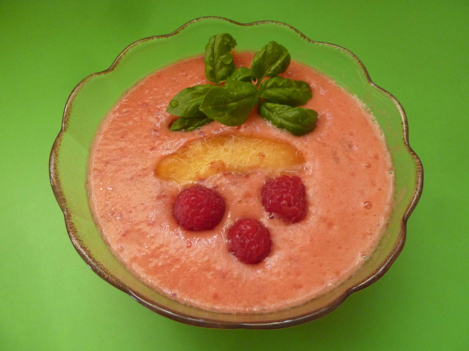 Kalte Pfirsich-Melba-Suppe Rezept - ichkoche.de Kalte Pfirsich-Melba-Suppe Rezept - ichkoche.de