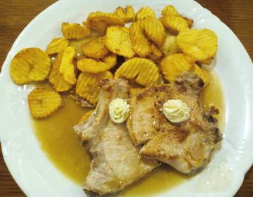 Schweinskoteletts in Kümmel-Bier-Sauce Schweinskoteletts in Kümmel-Bier-Sauce