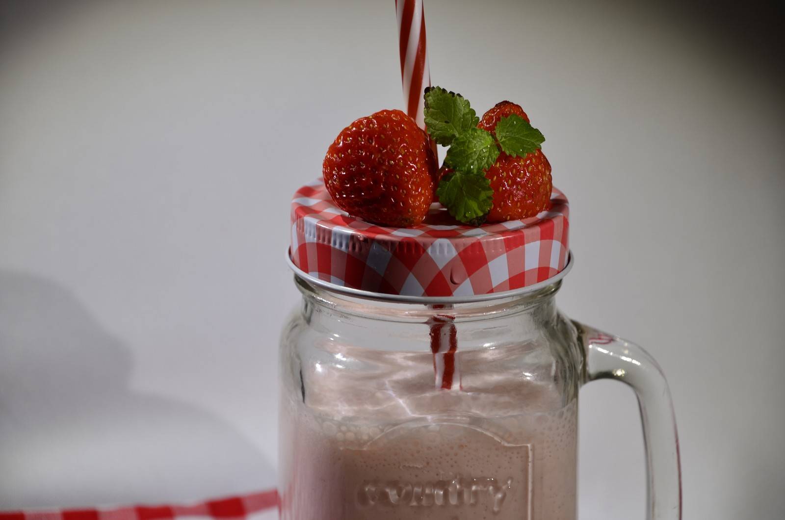 Erdbeermilch mit weißer Schokolade Rezept - ichkoche.de