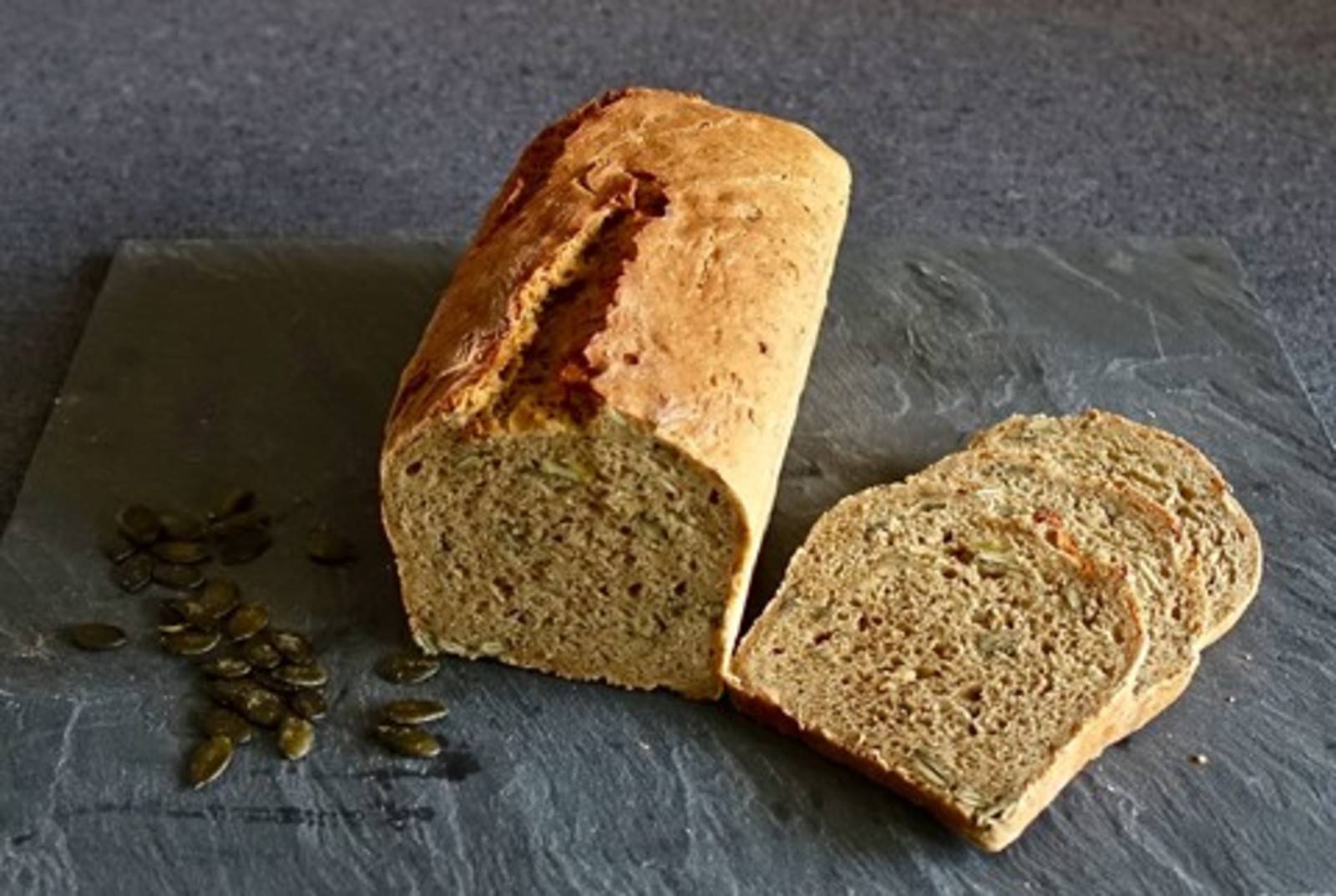 Kürbiskernbrot mit Kürbiskernöl Rezept - ichkoche.at