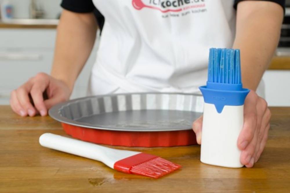 Stehender und liegender Pinsel Stehender und liegender Pinsel