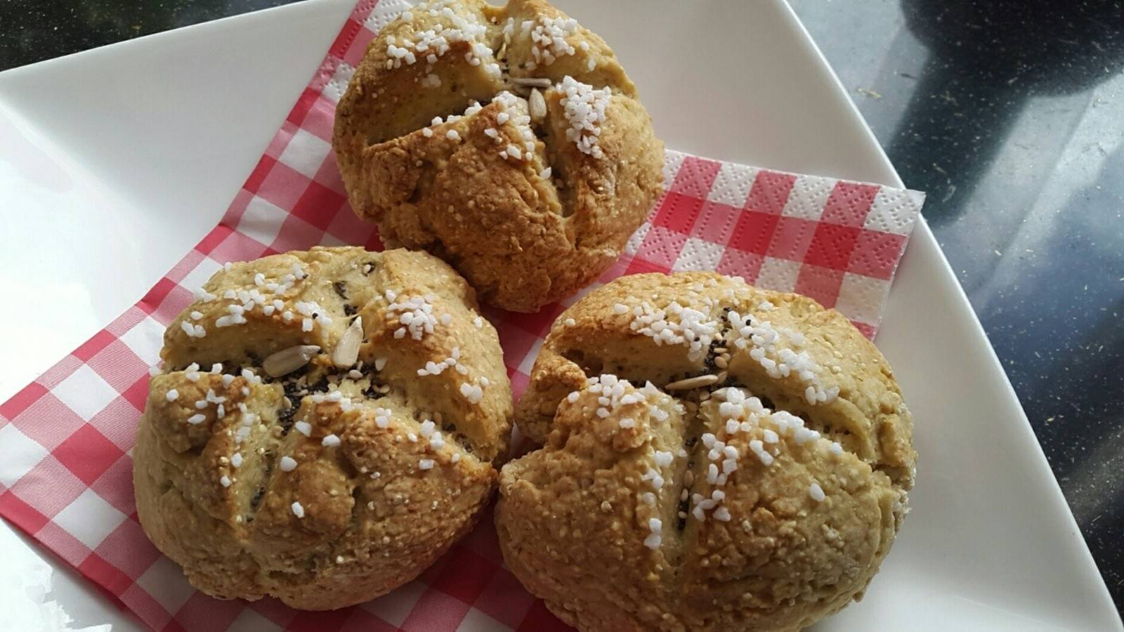 Quinoa Weckerl