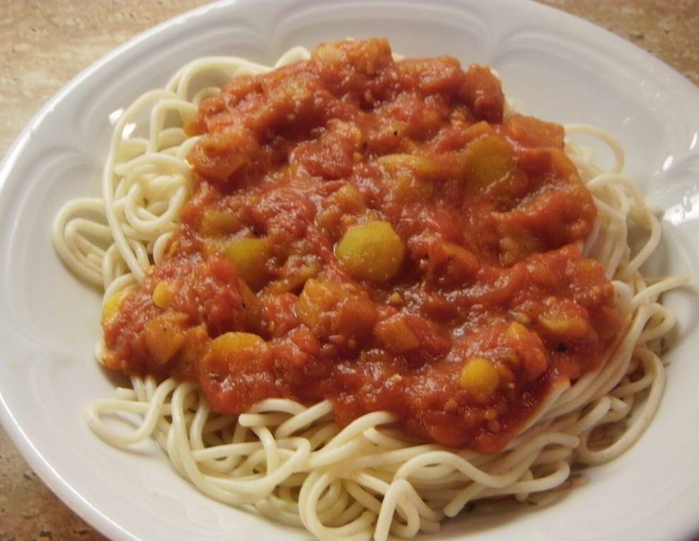 Dinkelspaghetti mit Gemüsesauce Dinkelspaghetti mit Gemüsesauce