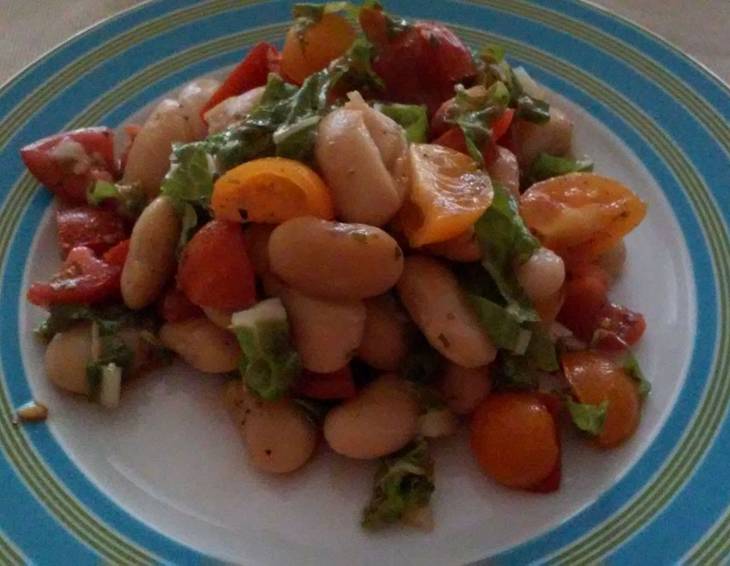 Bohnensalat mit Mangold und Tomaten