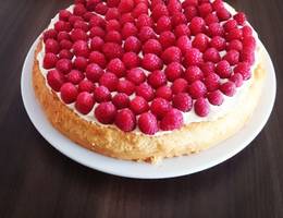 Himbeertorte mit Vanillecreme Himbeertorte mit Vanillecreme