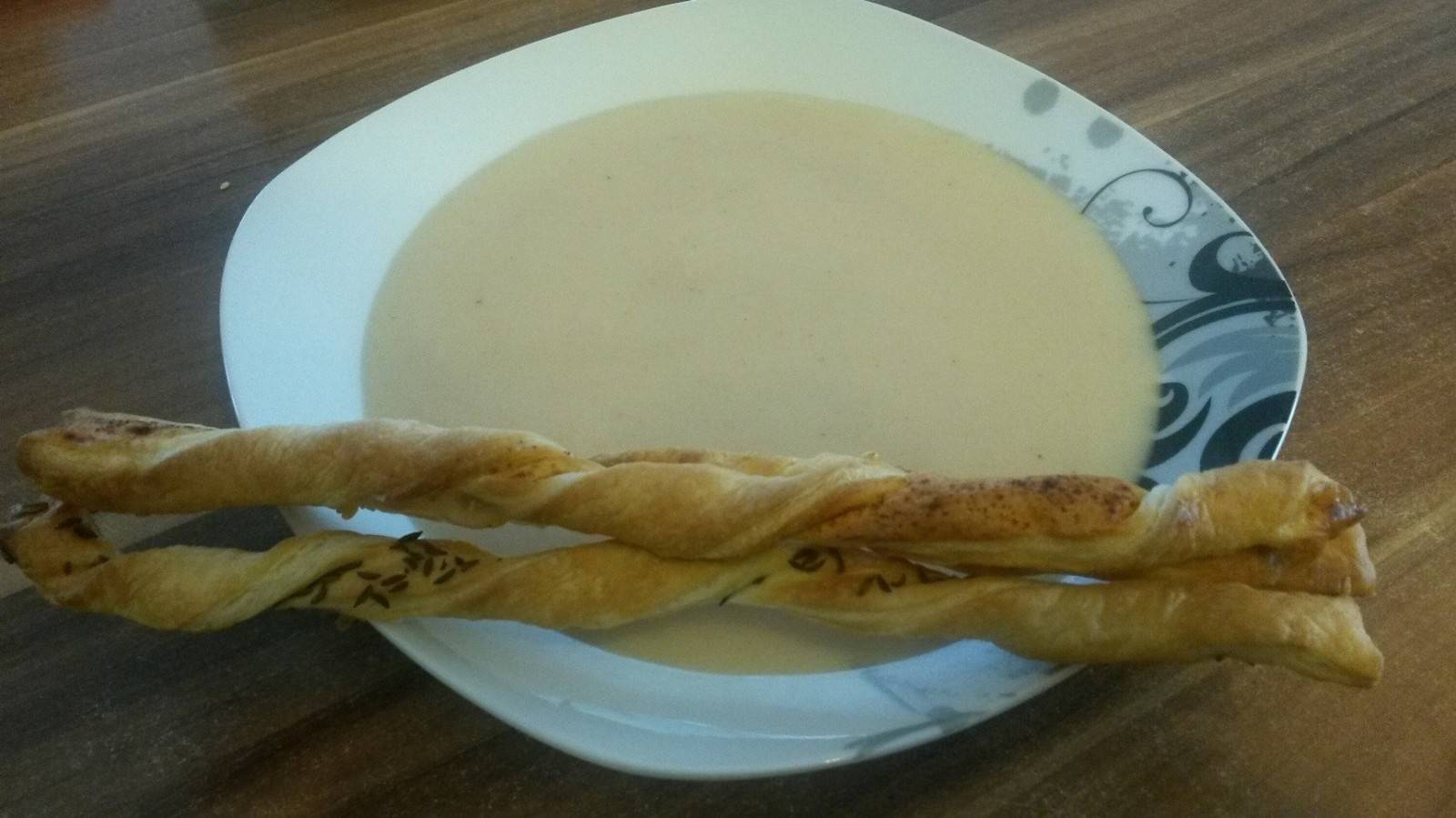 Schilchersuppe mit Blätterteigstangerl Rezept - ichkoche.de Schilchersuppe mit Blätterteigstangerl Rezept - ichkoche.de