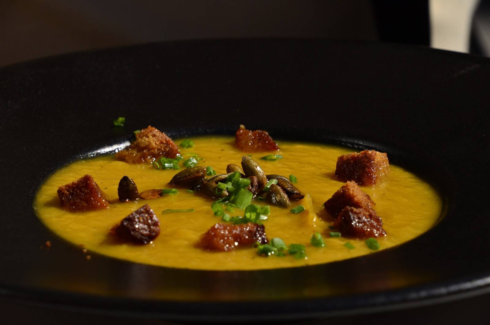 Kürbiscremesuppe mit Croutons Rezept - ichkoche.de