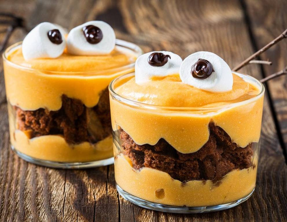 Halloween Monster-Schichtdessert Halloween Monster-Schichtdessert