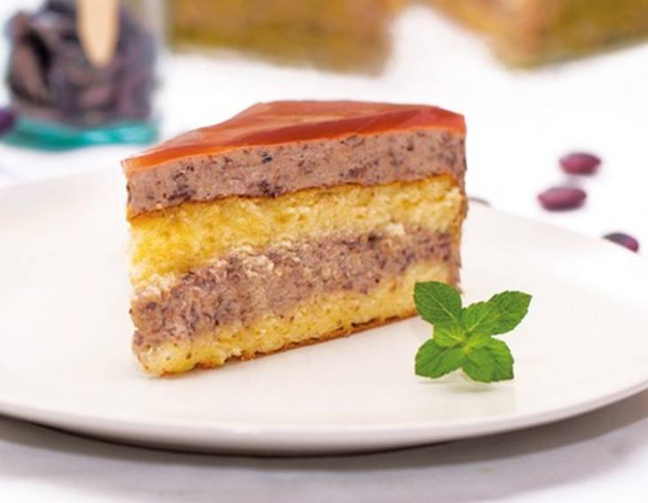 Käferbohnentorte mit Granatapfel-Gelee Käferbohnentorte mit Granatapfel-Gelee