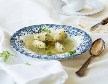 Kerbel-Kren-Grießnockerl Kerbel-Kren-Grießnockerl