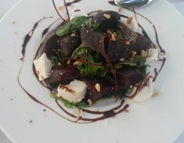 Rote Rüben-Mozzarella-Pekanuss Salat Rote Rüben-Mozzarella-Pekanuss Salat