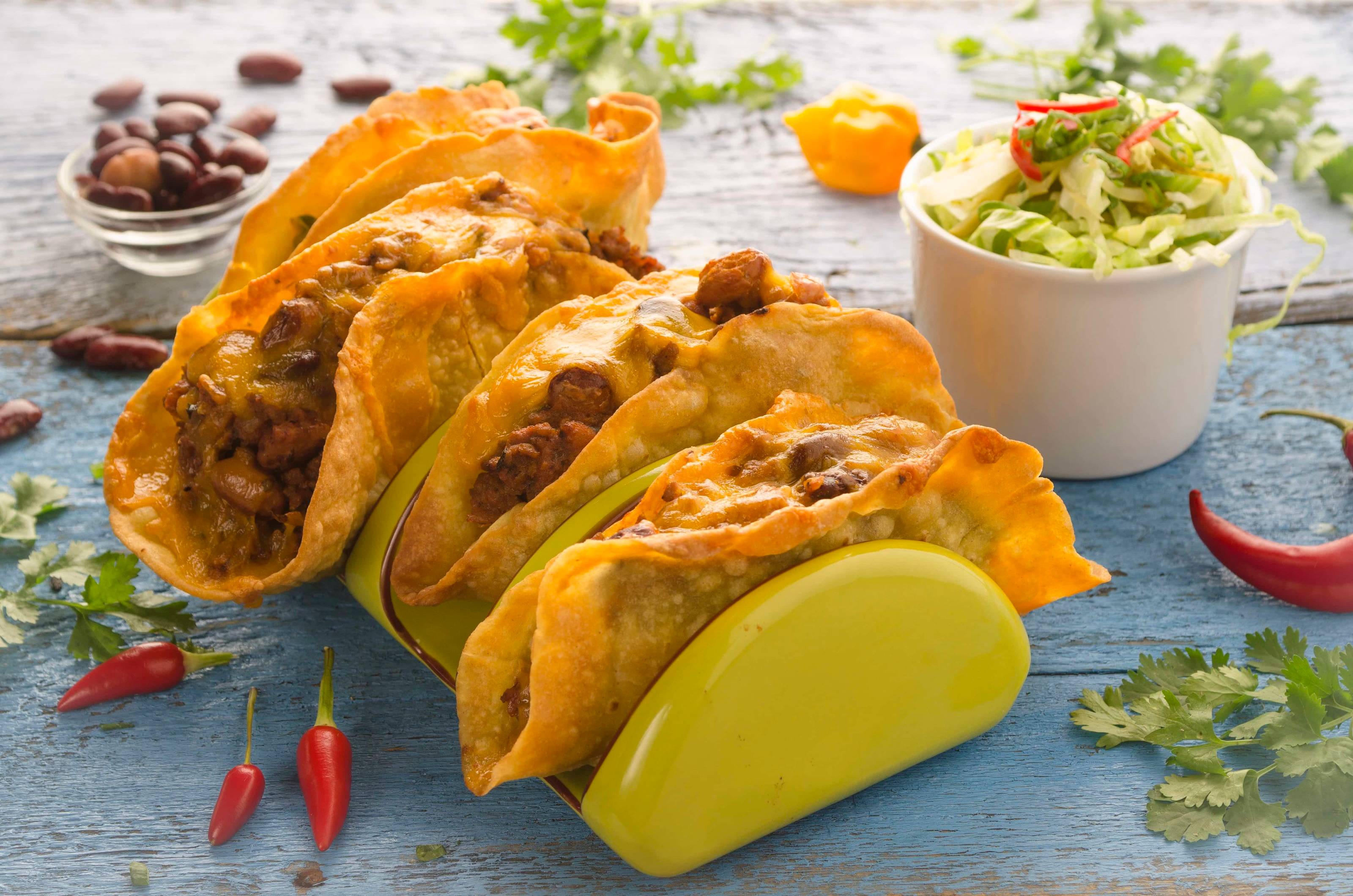 Selbstgemachte Tacos mit Bohnenfüllung