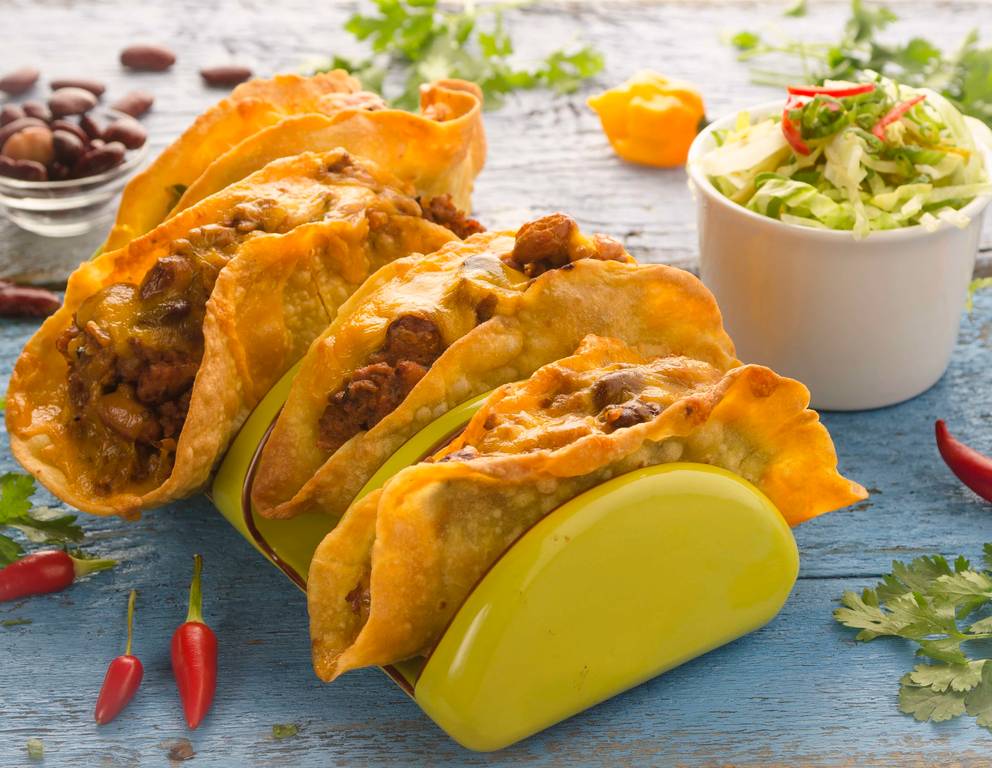Selbstgemachte Tacos mit Bohnenfüllung Selbstgemachte Tacos mit Bohnenfüllung