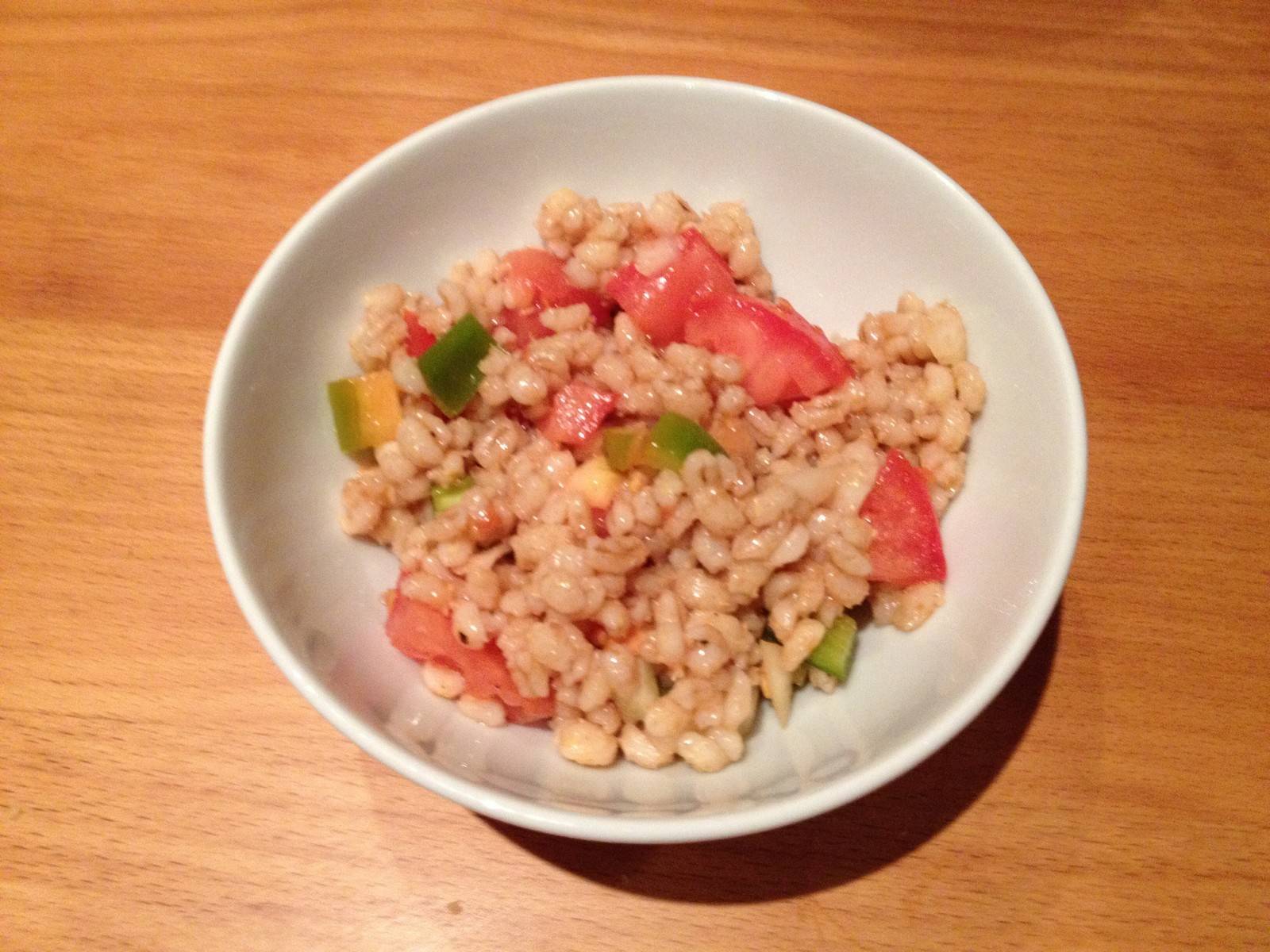 Pikanter Salat aus Gerstenkörnern