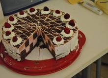 Schachbretttorte mit Himbeercreme Schachbretttorte mit Himbeercreme