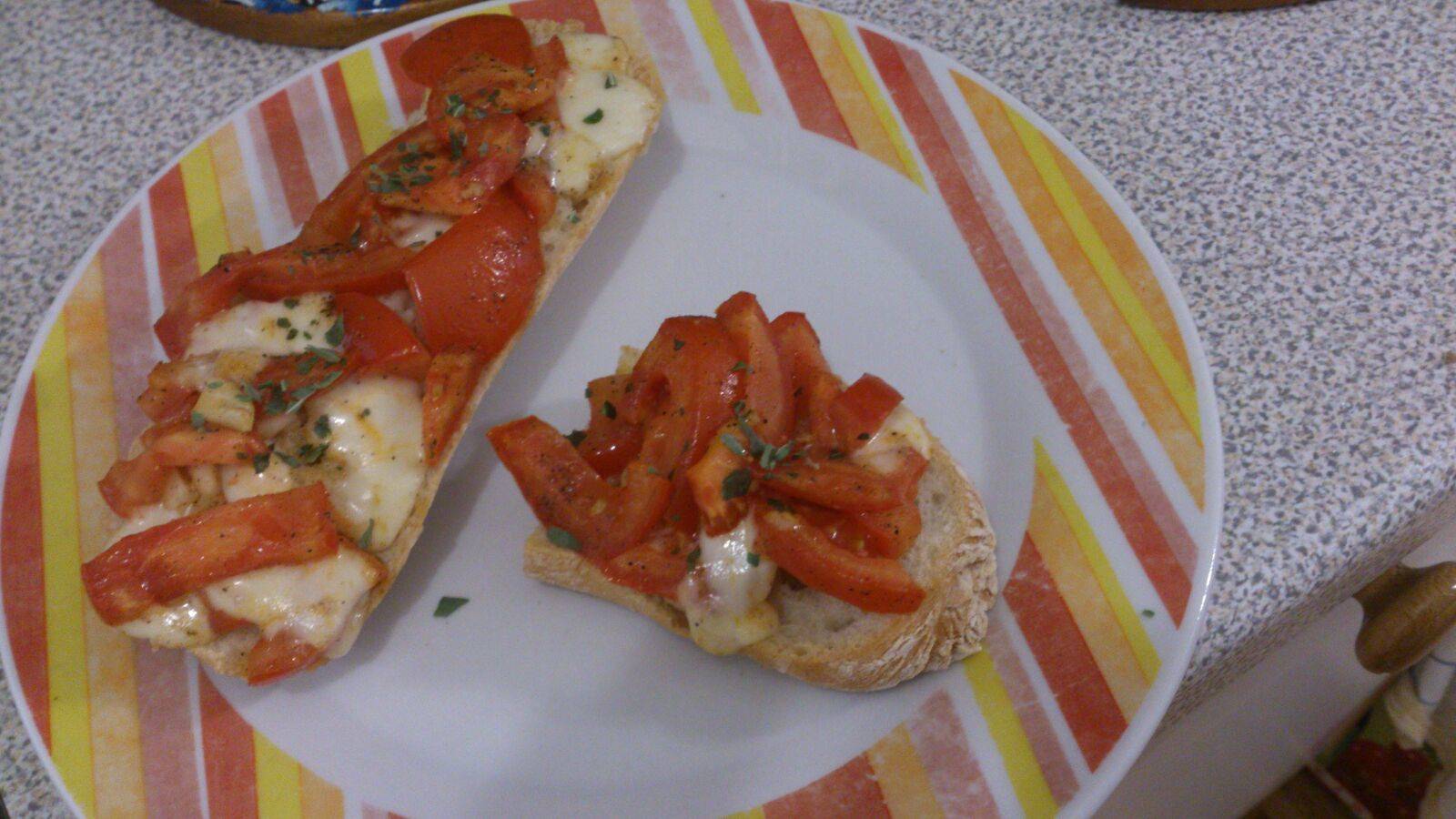 Überbackene Tomaten-Mozzarella-Sandwiches Rezept - ichkoche.de