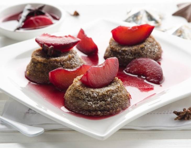 Schokoladenkuchen mit marinierten Zwetschken