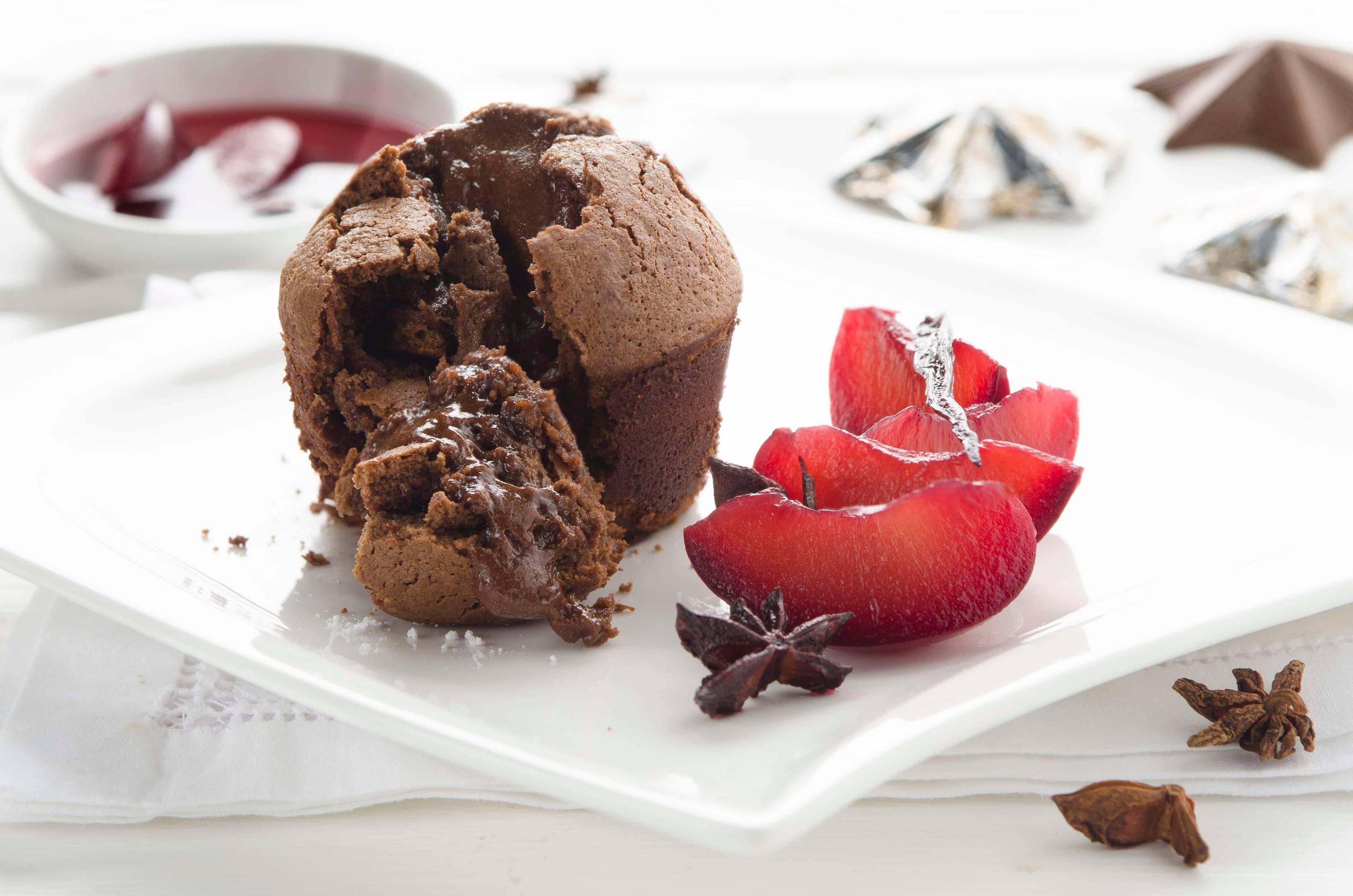 Warmer Schokoladenkuchen mit Kardamom-Zwetschken Rezept