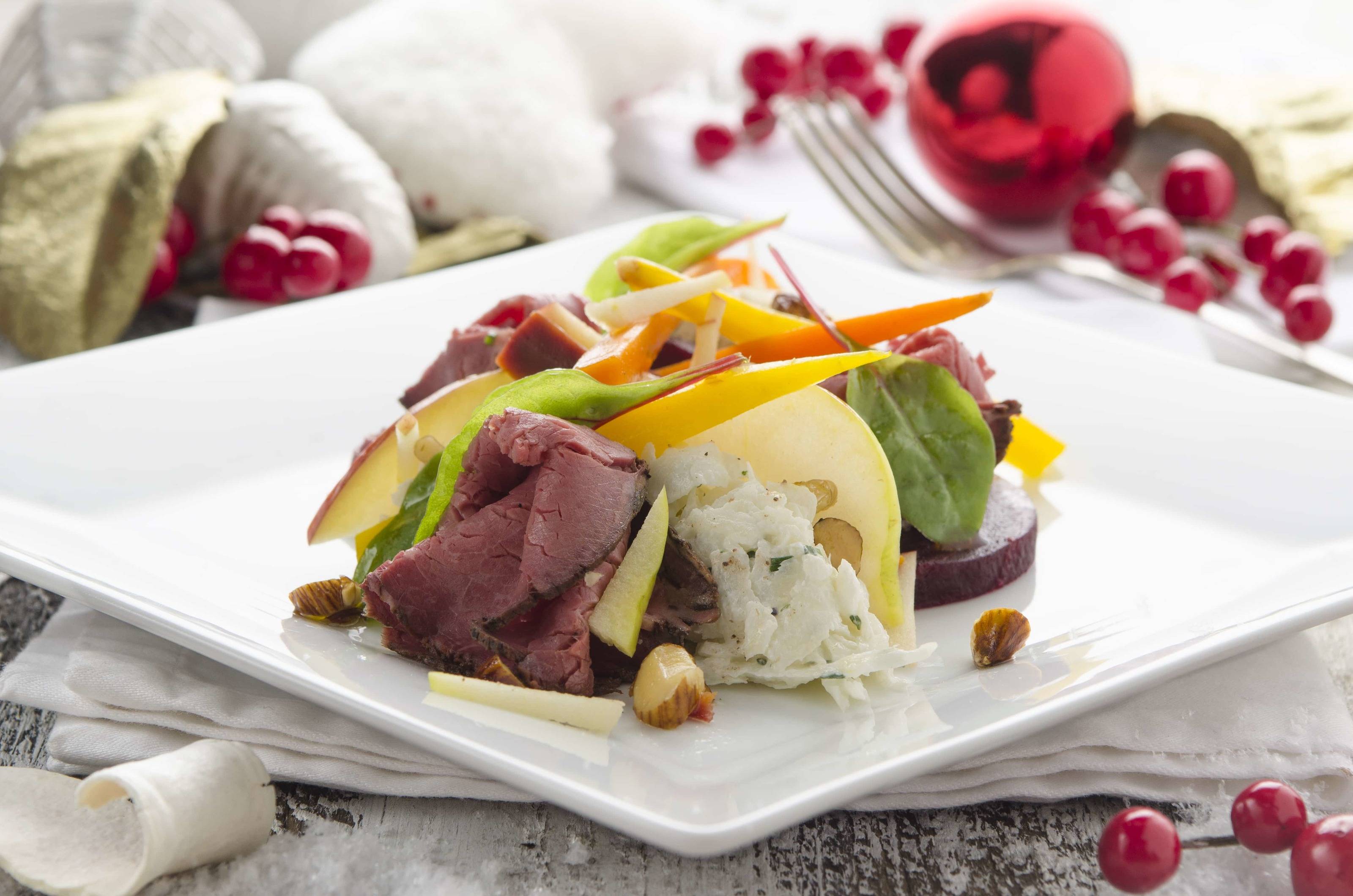 Schwarzer Rettichsalat mit Rüben und Roastbeef