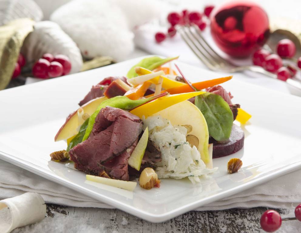 Schwarzer Rettichsalat mit Rüben und Roastbeef Schwarzer Rettichsalat mit Rüben und Roastbeef