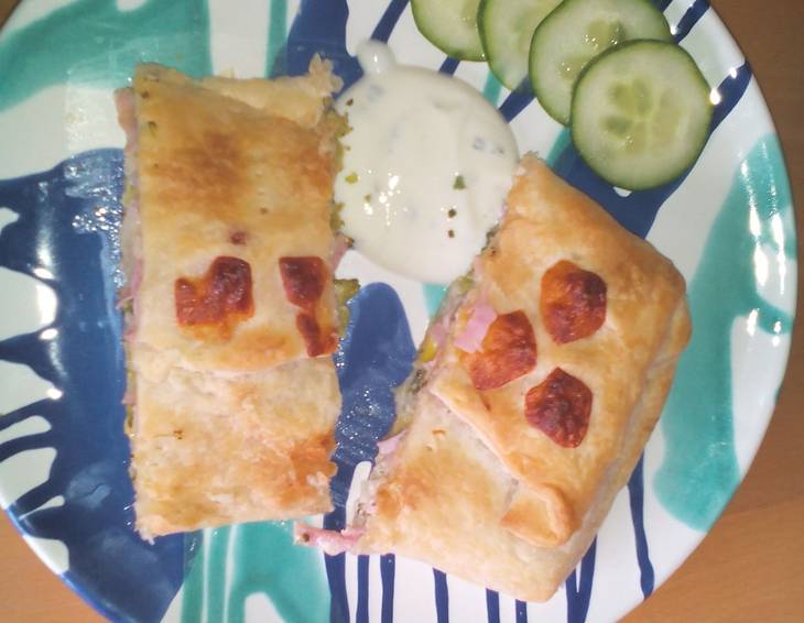 Broccolistrudel mit Mandeln Broccolistrudel mit Mandeln
