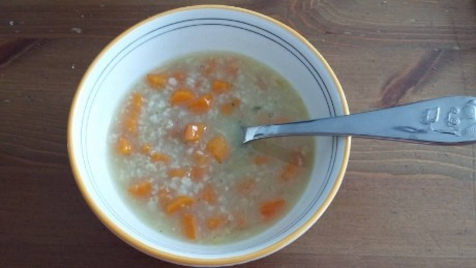 Haferschleimsuppe mit Karotten