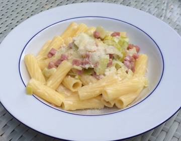 Penne mit Zucchini-Lauch-Cremesauce