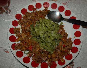 Eierschwammerl auf Spinatbandnudeln Eierschwammerl auf Spinatbandnudeln