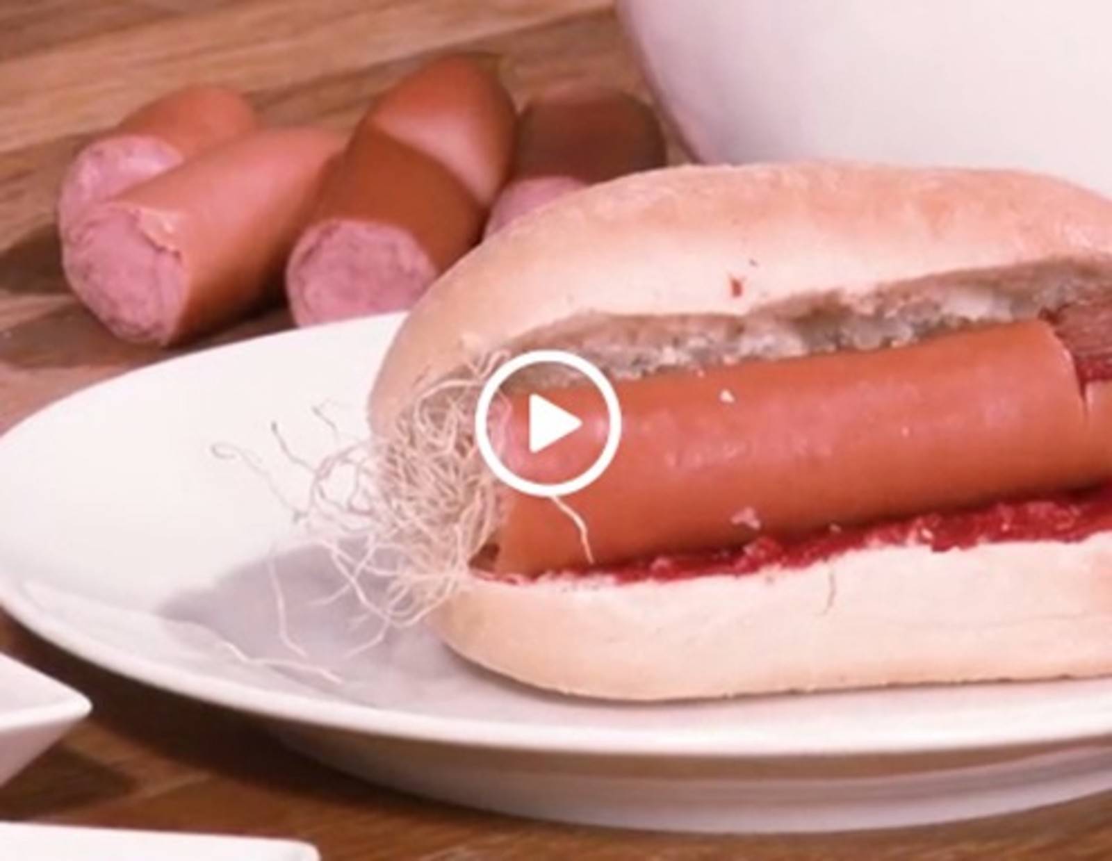 Abgerissene Finger im blutigen Brötchen