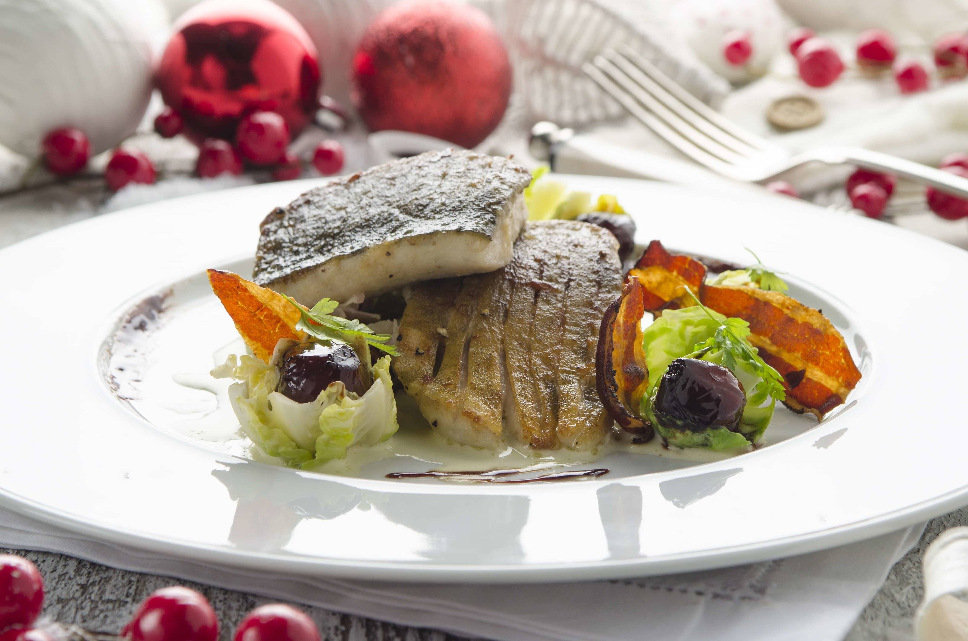 Karpfenfilet mit Rotweinschalotten und Kohlgemüse