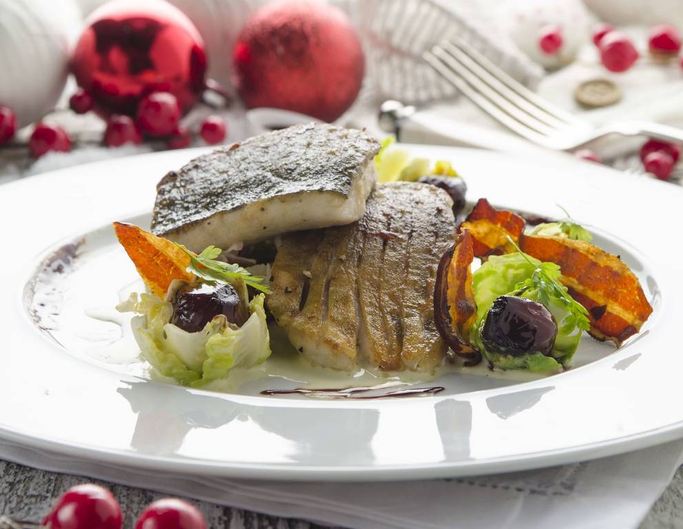 Karpfenfilet mit Rotweinschalotten und Kohlgemüse Karpfenfilet mit Rotweinschalotten und Kohlgemüse