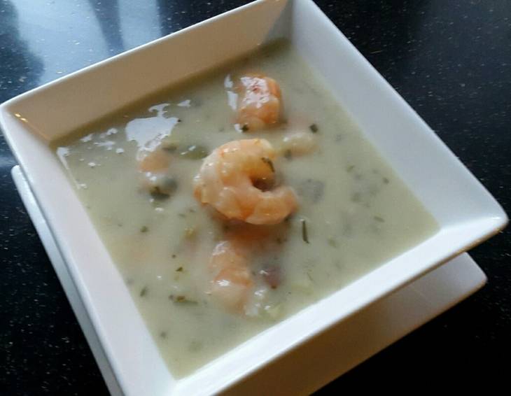 Lauchcreme-Suppe mit Garnelen