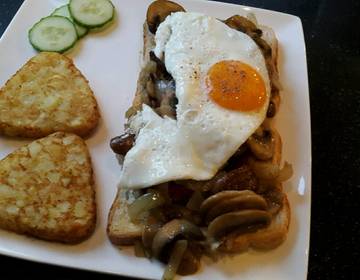 Schnitzel-Schwammerltoast mit Ei
