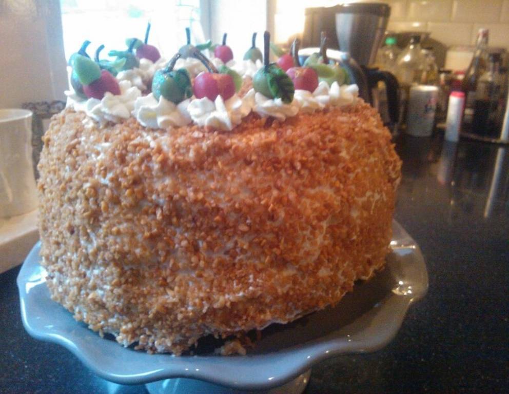 Frankfurter Kranz mit Apfel-Wein-Gelee Frankfurter Kranz mit Apfel-Wein-Gelee