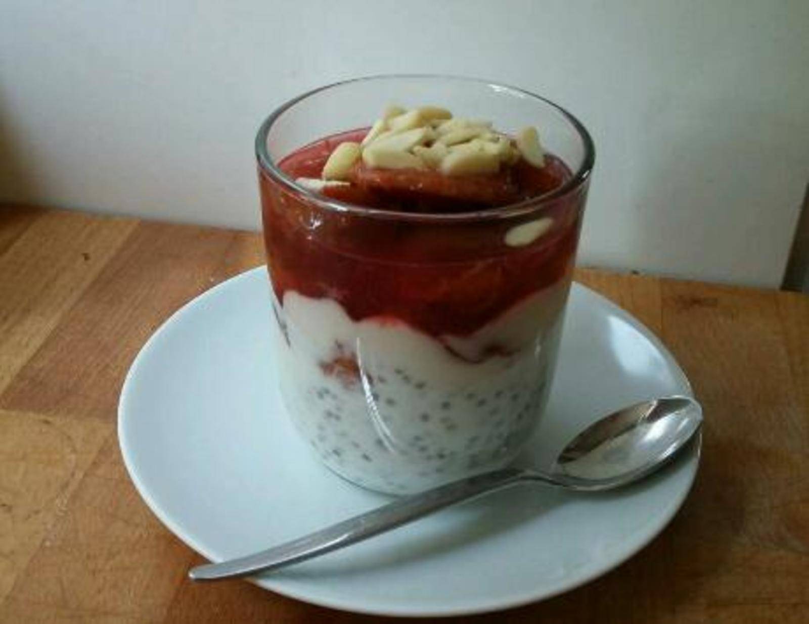 Chia-Joghurt mit Zwetschkenröster