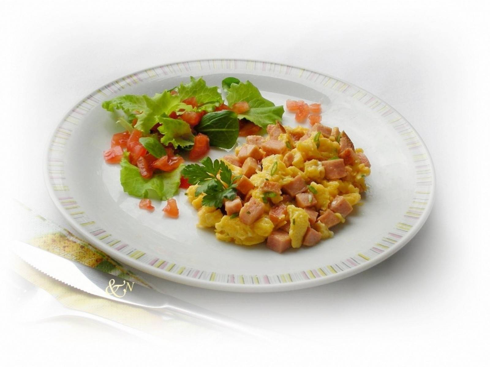 Eierspeise mit Leberkäse