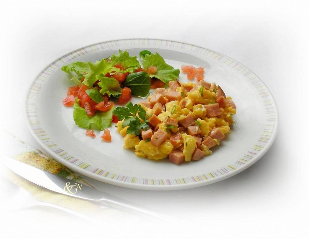 Eierspeise mit Leberkäse Eierspeise mit Leberkäse