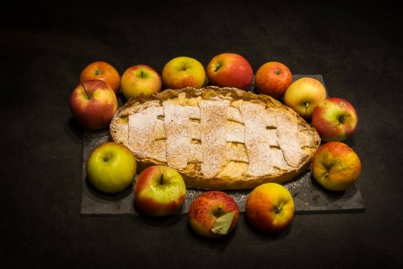 Gedeckter Apfelkuchen