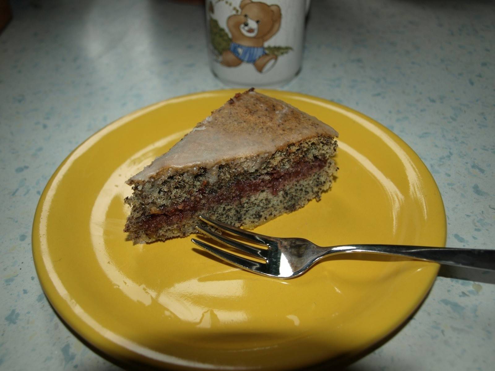 Kleine Mohntorte mit Zitronenglasur Rezept - ichkoche.de Kleine Mohntorte mit Zitronenglasur Rezept - ichkoche.de