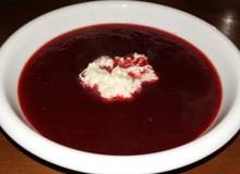 Schnelle Rote-Rüben-Suppe mit Apfelkren Schnelle Rote-Rüben-Suppe mit Apfelkren