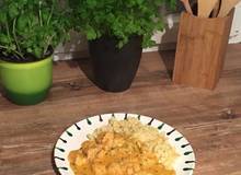 Rahmgulasch mit Hühnerfleisch und Spätzle Rahmgulasch mit Hühnerfleisch und Spätzle