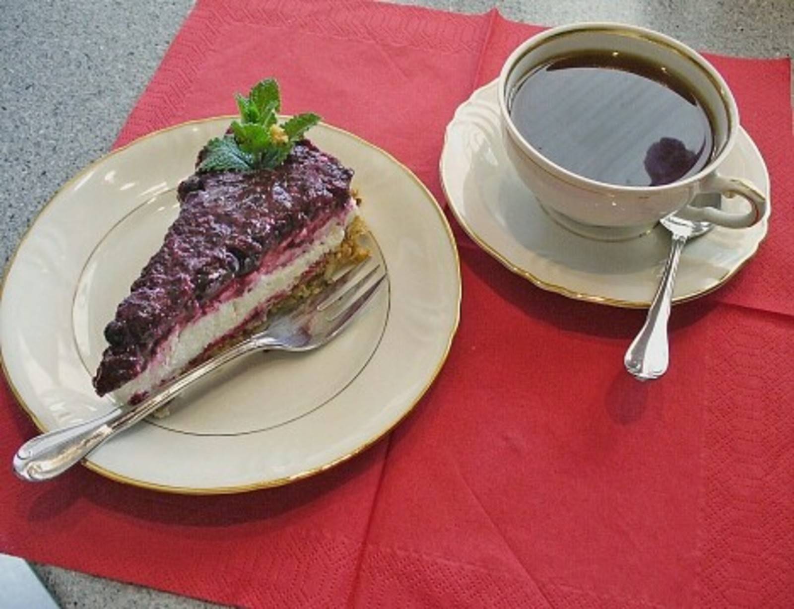 Waldbeer-Cremetorte