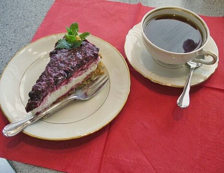 Waldbeer-Cremetorte Waldbeer-Cremetorte