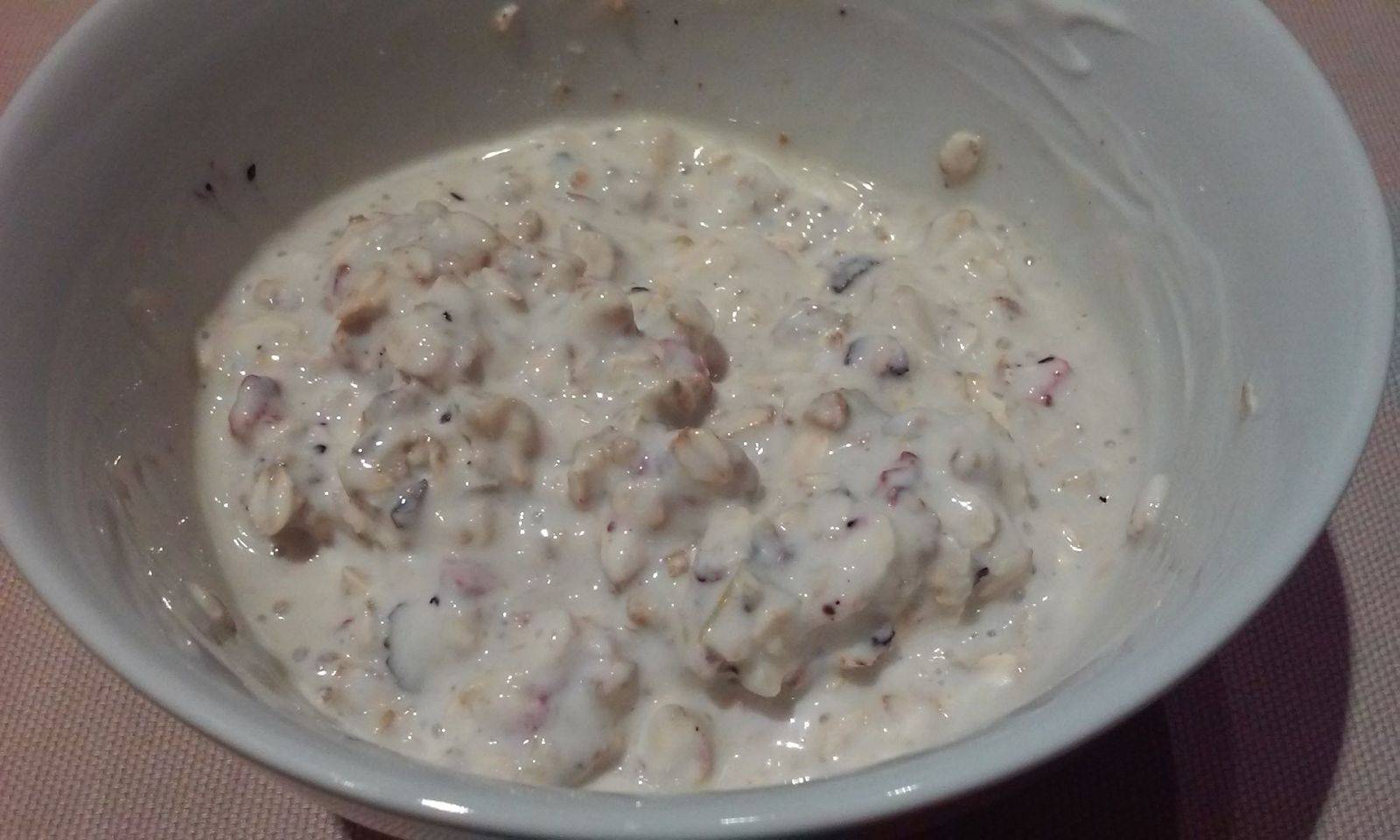Frühstücksmüsli mit Joghurt