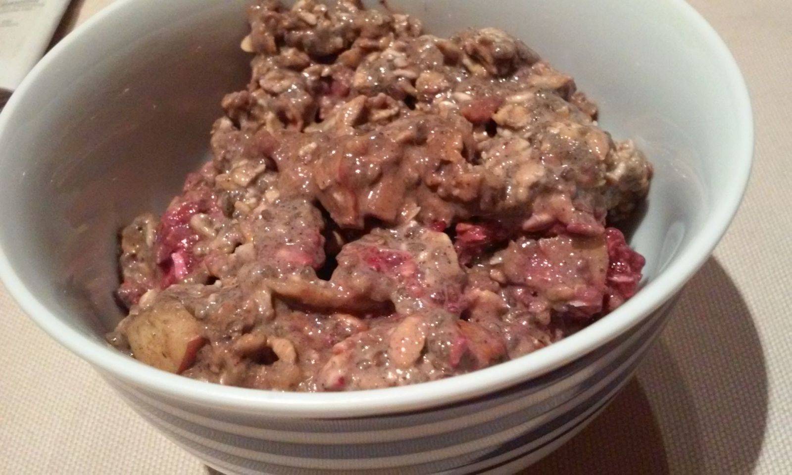 Apfel-Himbeer-Müsli mit Kokosflocken Rezept - ichkoche.de
