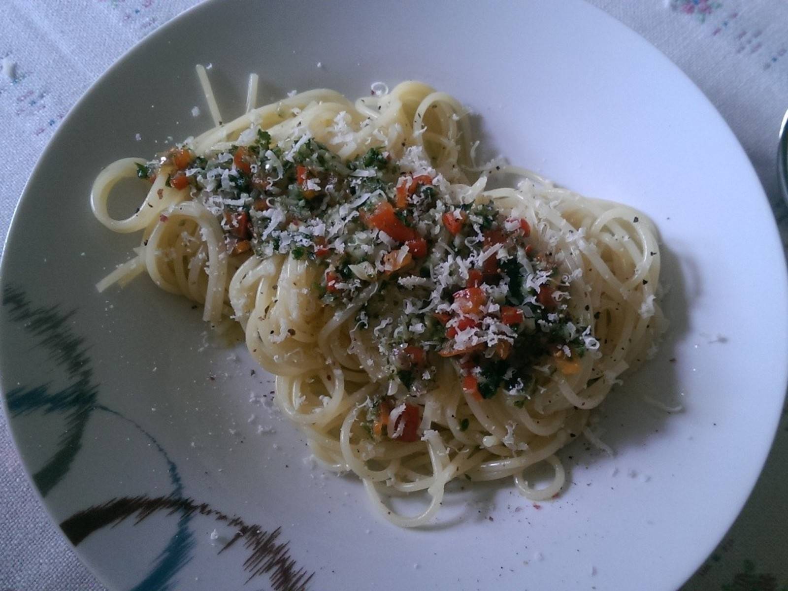 Spaghetti in Knoblauch-Petersilie-Pesto
