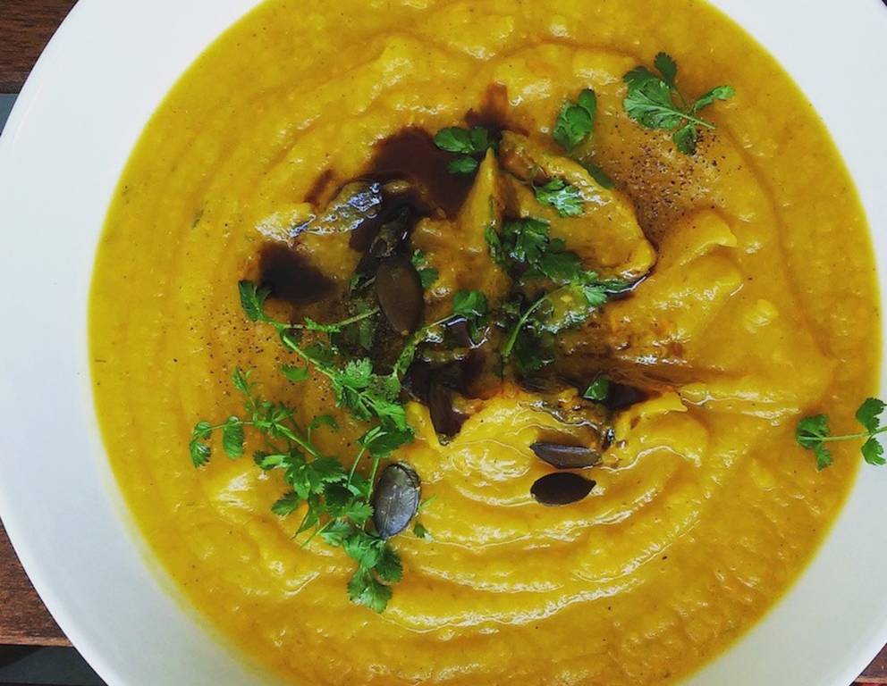 Herbstliche Kürbis-Linsen-Suppe Herbstliche Kürbis-Linsen-Suppe