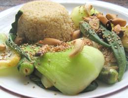 Pak Choi mit Okraschoten und Kräuterseitlingen Pak Choi mit Okraschoten und Kräuterseitlingen