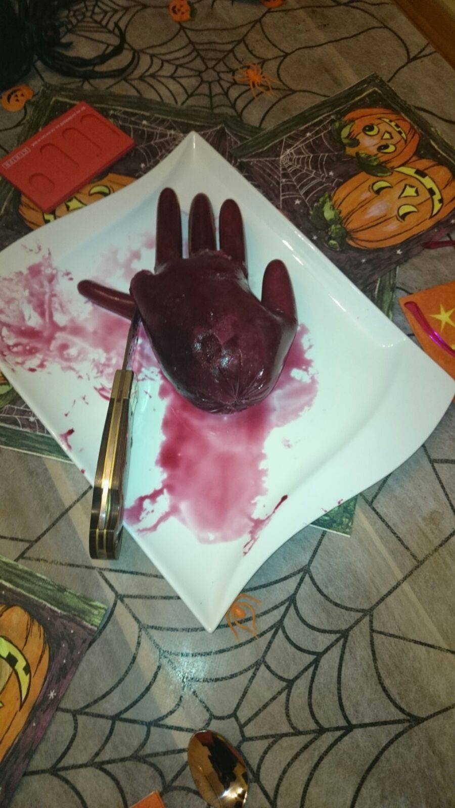 Blutige Halloweenhand
