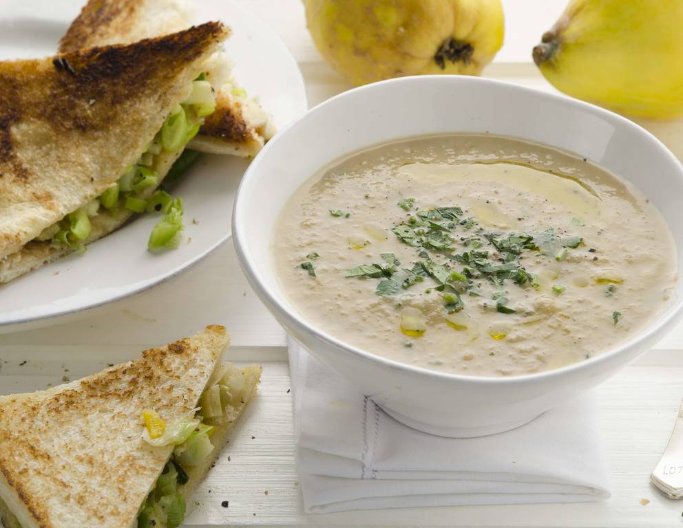 Quittensuppe mit Toastecken Quittensuppe mit Toastecken